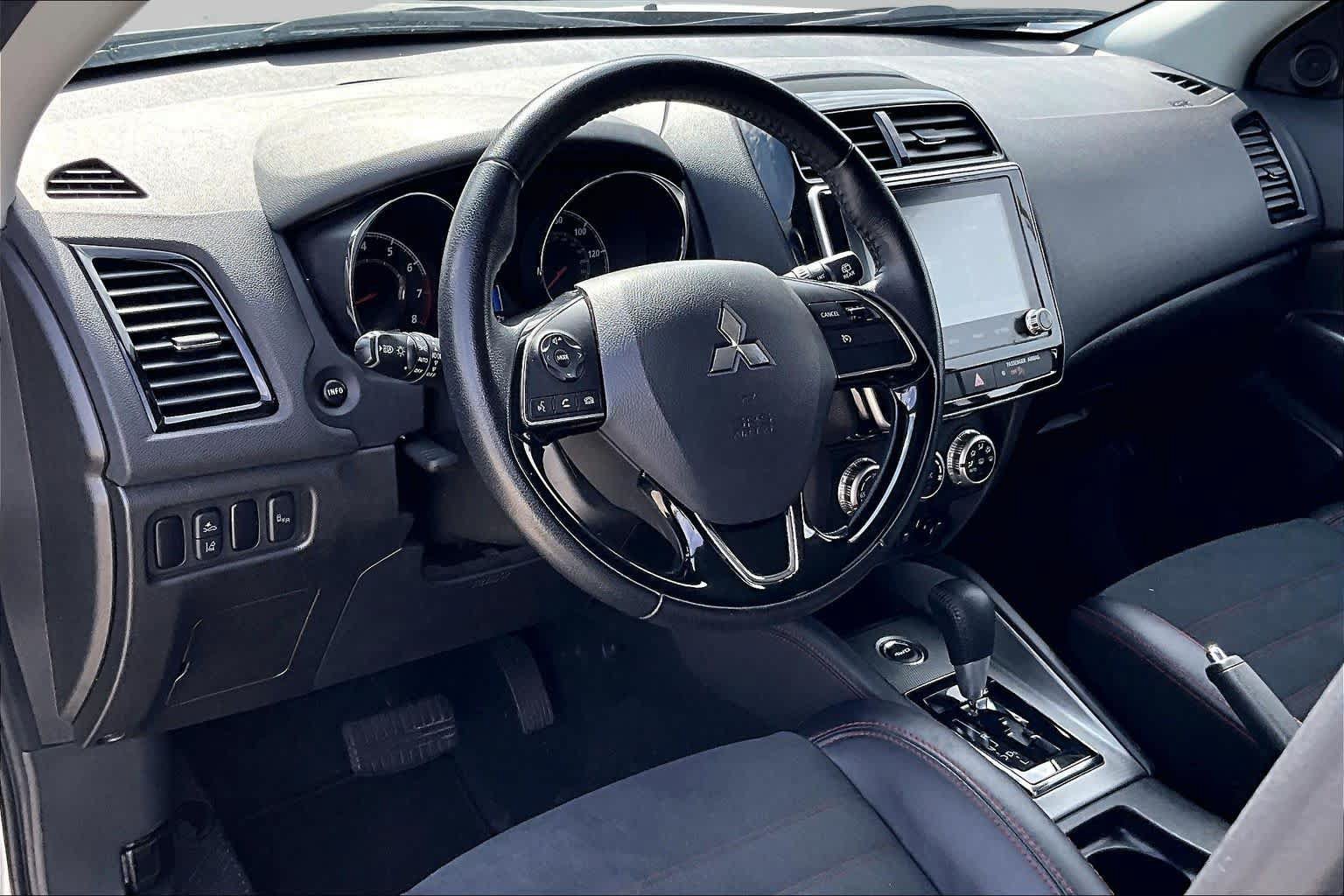 Used 2024 Mitsubishi Outlander Sport SE AWD/4WD image 16