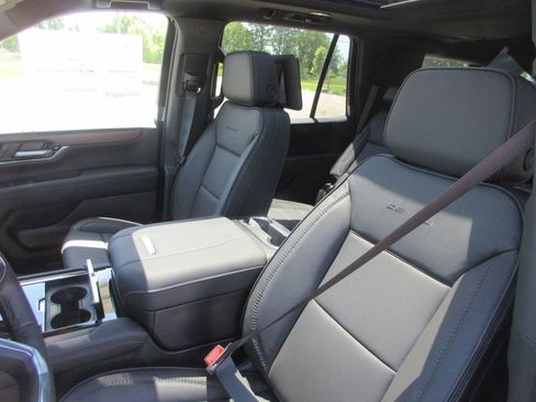 New 2026 GMC Yukon Denali w/ Denali Reserve Package AWD/4WD image 11