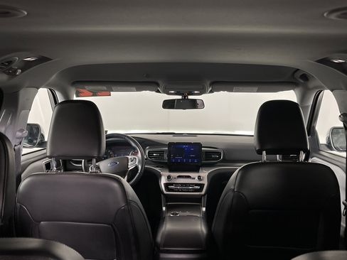 Used 2022 Ford Explorer XLT w/ Equipment Group 202A image 16