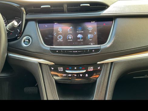 Used 2017 Cadillac XT5 Luxury w/ Driver Awareness Package FWD image 5