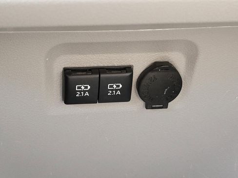 Used 2020 Toyota Sienna L image 24