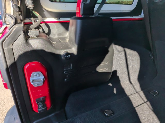 Used 2018 Jeep Wrangler Unlimited Rubicon w/ Dual Top Group AWD/4WD image 34