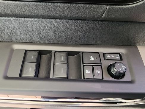 Used 2025 Toyota Tundra Limited AWD/4WD image 14