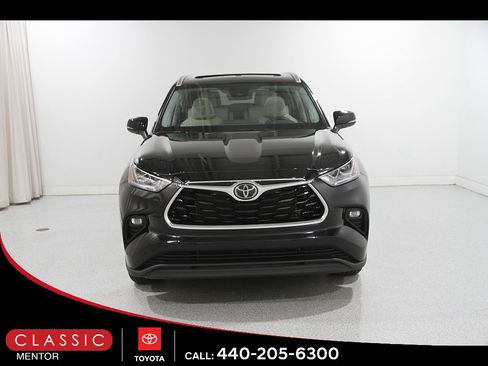 Certified 2024 Toyota Highlander Limited AWD/4WD image 2