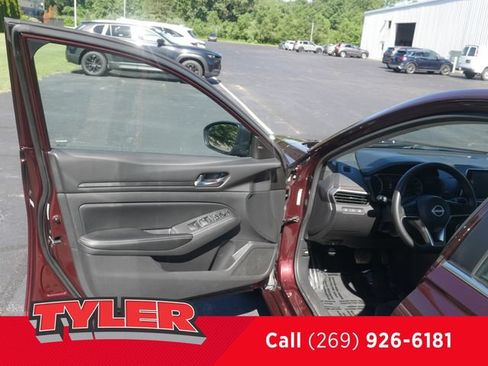 Used 2024 Nissan Altima 2.5 SV FWD image 18