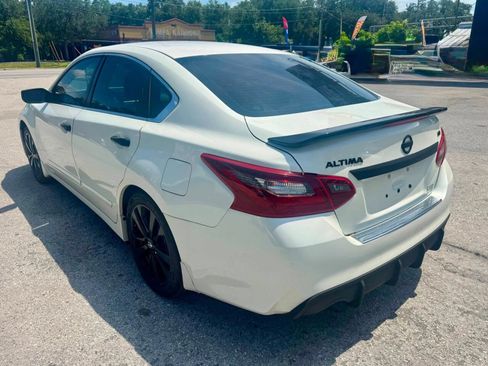 Used 2017 Nissan Altima 2.5 SR w/ Midnight Edition Package FWD image 4