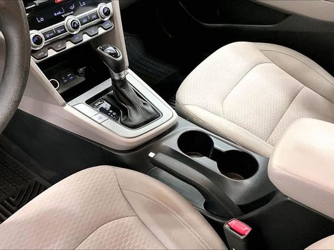 Used 2020 Hyundai Elantra SEL image 17