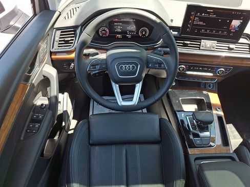 Used 2023 Audi Q5 2.0T Prestige w/ Prestige Package AWD/4WD image 11