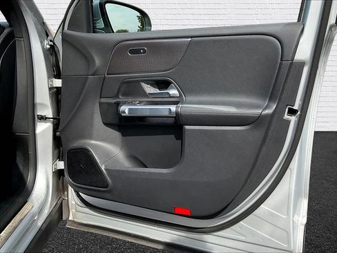 Used 2022 Mercedes-Benz EQB 300 4MATIC w/ Exclusive Package image 22