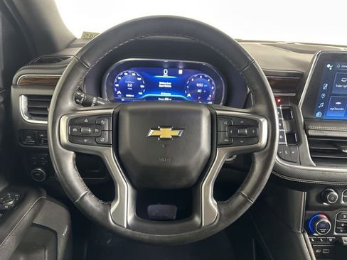 Used 2023 Chevrolet Suburban Premier image 16