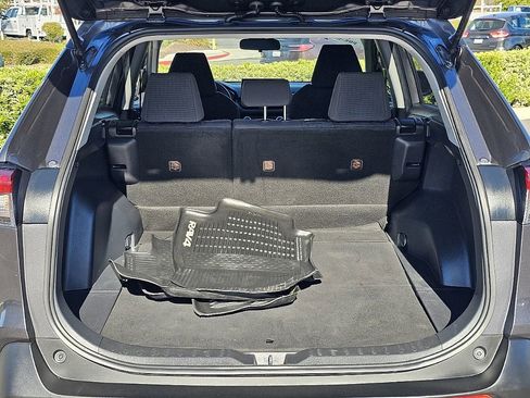 Used 2019 Toyota RAV4 LE image 10