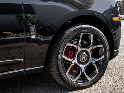 Used 2024 Rolls-Royce Cullinan Black Badge w/ Driver's Package image 11