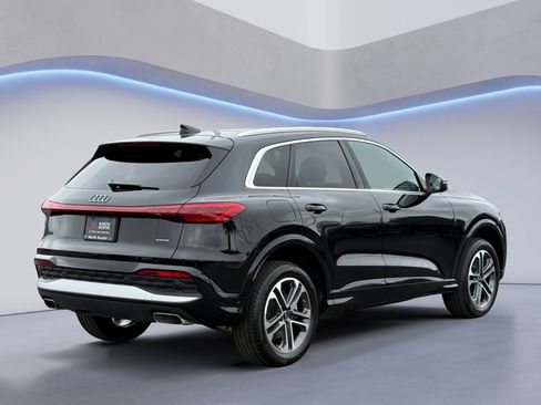 Used 2025 Audi Q5 Premium w/ Convenience Package AWD/4WD image 8