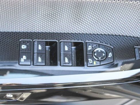 Certified 2025 BMW i7 eDrive50 w/ Premium Package image 20