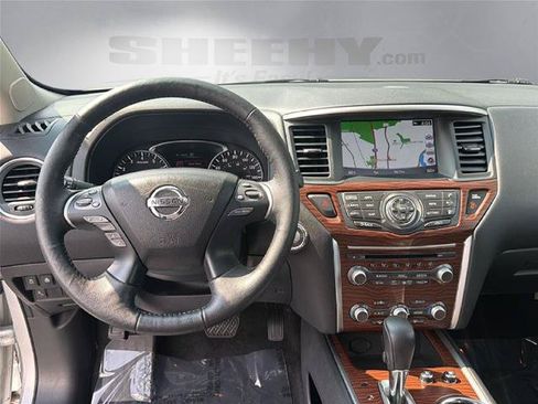 Used 2018 Nissan Pathfinder Platinum AWD/4WD image 3