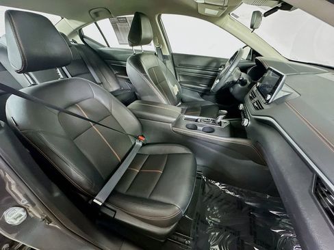 Used 2022 Nissan Altima 2.5 SR FWD image 12