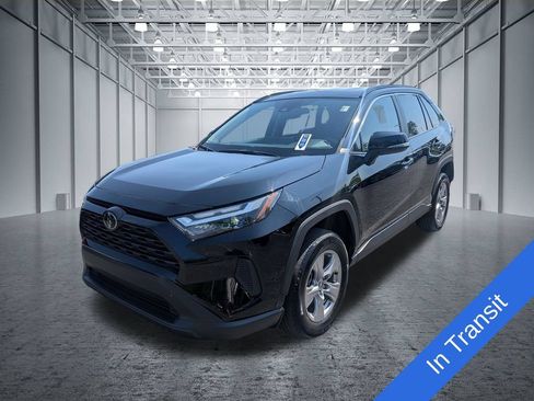 Used 2025 Toyota RAV4 XLE AWD/4WD image 1