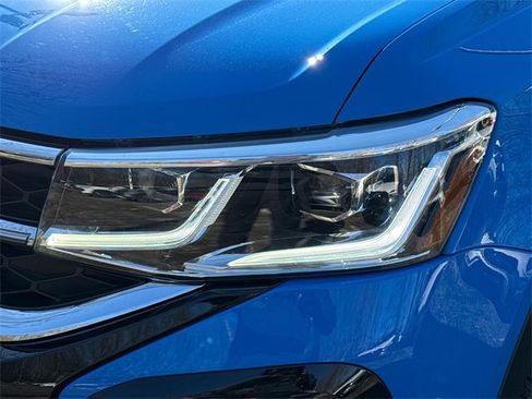 Certified 2023 Volkswagen Taos SEL image 7