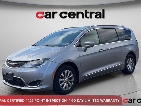 Used 2019 Chrysler Pacifica Touring-L FWD image 1