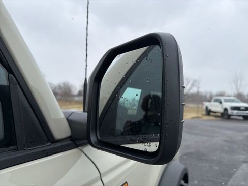 Certified 2025 Ford Bronco Badlands image 5