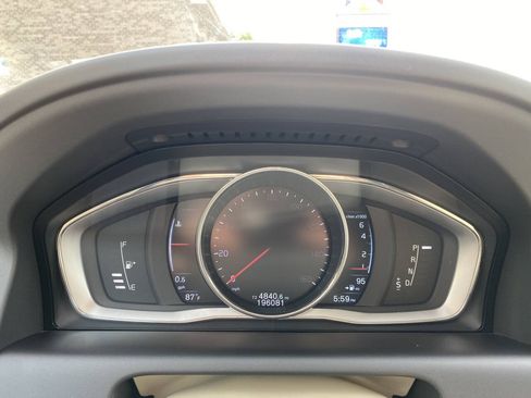 Used 2015 Volvo XC60 T6 w/ Proximity Package AWD/4WD image 26