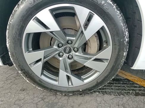 Used 2021 Audi e-tron Premium w/ Convenience Plus Package image 8