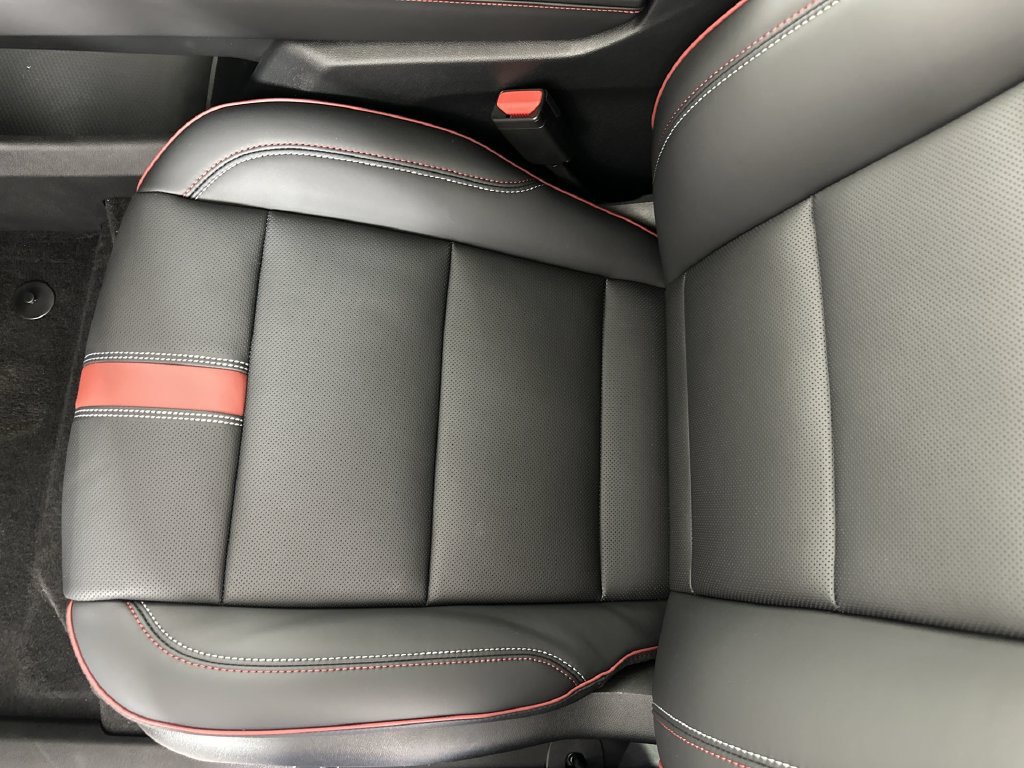 New 2027 Chevrolet Traverse RS w/ LPO, Floor Liner Package AWD/4WD image 22