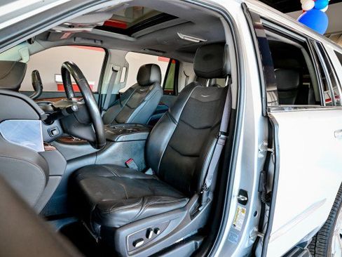 Used 2016 Cadillac Escalade Luxury AWD/4WD image 18