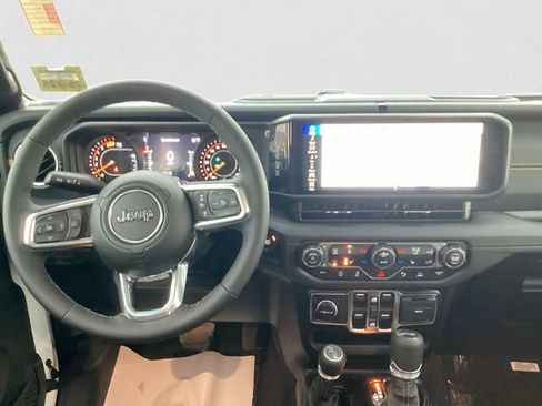New 2026 Jeep Wrangler Unlimited Sahara AWD/4WD image 11