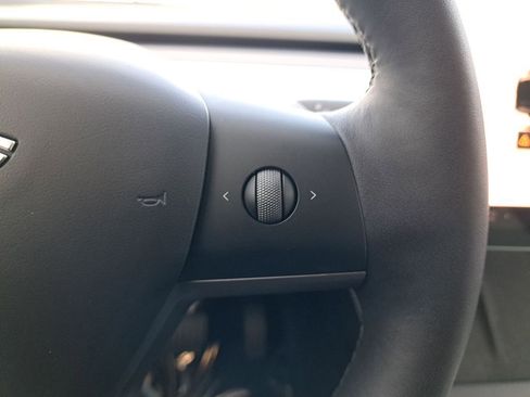 Used 2023 Tesla Model Y Long Range image 29