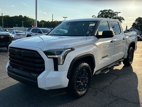 Used 2024 Toyota Tundra SR5 w/ SR5 Convenience Package AWD/4WD image 7
