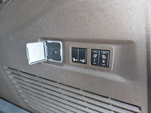 Used 2021 Chevrolet Suburban Z71 w/ Z71 Signature Package image 50