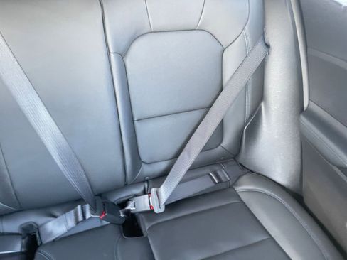 Used 2025 Buick Envista Sport Touring image 37