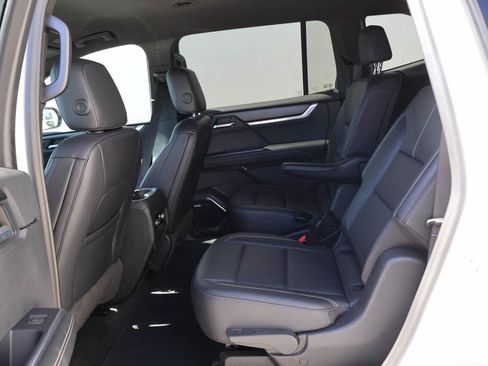 Used 2024 GMC Acadia Elevation FWD image 10