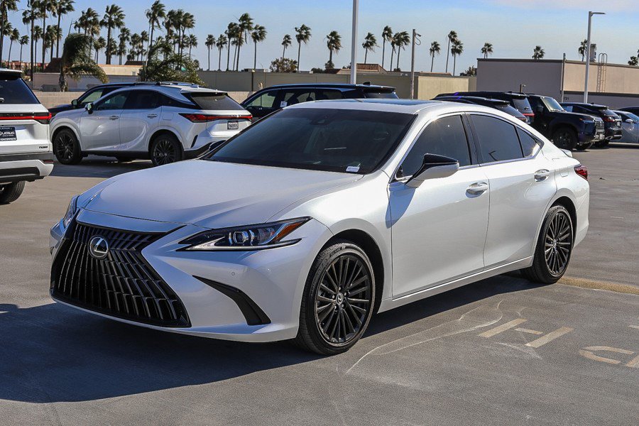 Used 2025 Lexus ES 300h w/ Premium Package FWD image 3