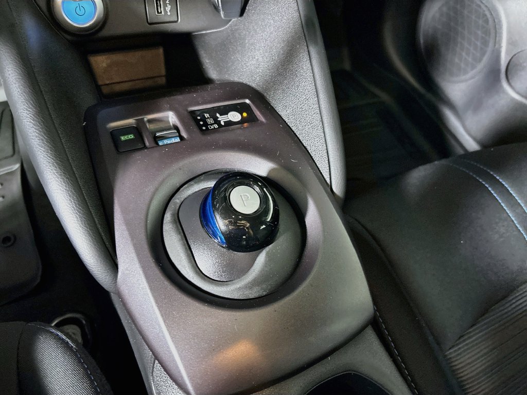 Used 2025 Nissan Leaf S FWD image 17