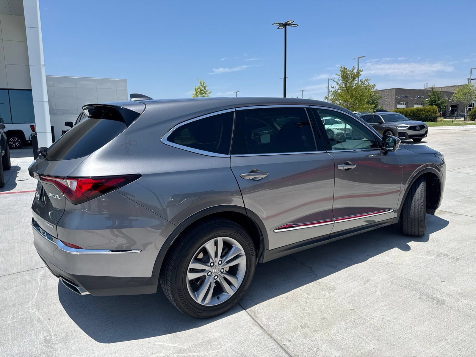 Used 2024 Acura MDX SH-AWD image 2
