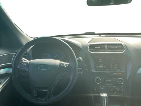 Used 2016 Ford Explorer XLT w/ Equipment Group 202A image 10