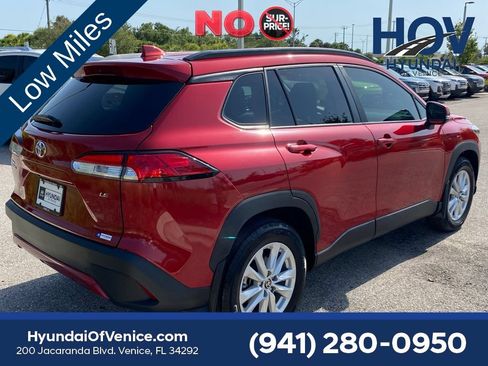 Used 2024 Toyota Corolla Cross LE w/ Moonroof Package FWD image 6