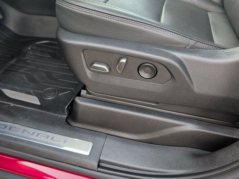 Used 2022 GMC Yukon XL Denali image 14