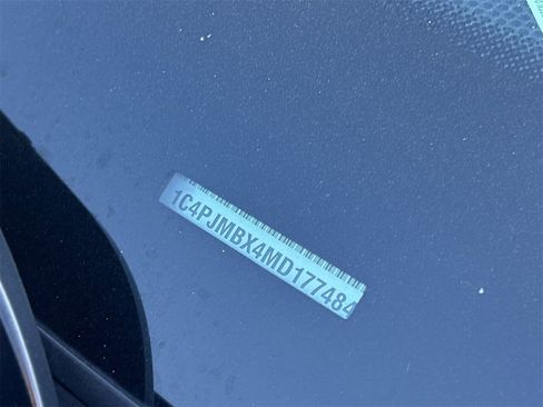 Used 2021 Jeep Cherokee Trailhawk image 30