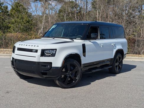 New 2026 Land Rover Defender 130 X-Dynamic SE image 2