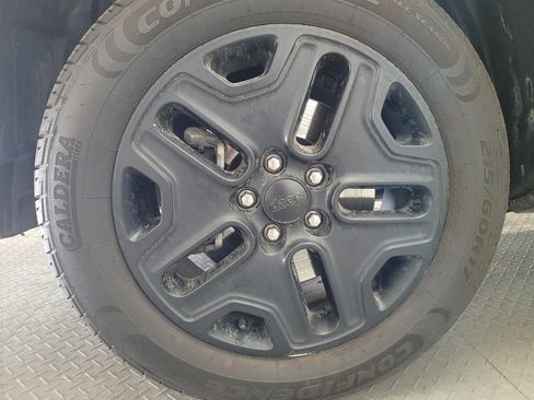 Used 2019 Jeep Renegade Sport image 31