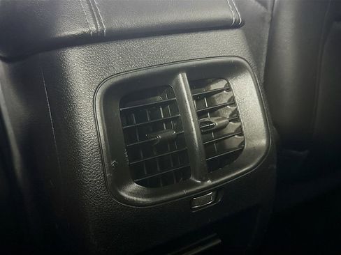 Used 2019 Jeep Cherokee Latitude Plus AWD/4WD image 28