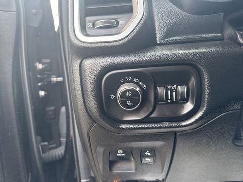 Used 2019 RAM 1500 Big Horn AWD/4WD image 11