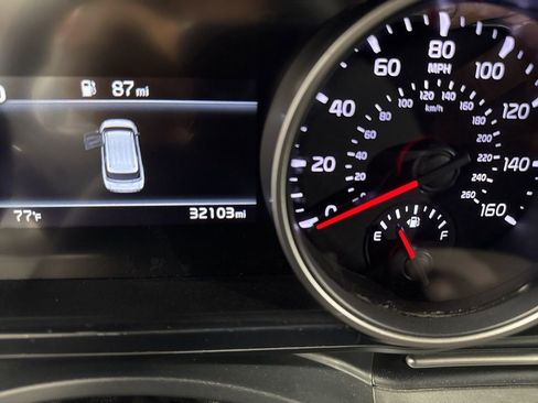 Used 2022 Kia Carnival LX image 33