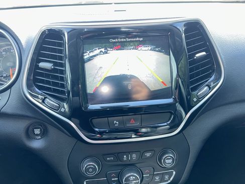 Used 2019 Jeep Cherokee Limited FWD image 15