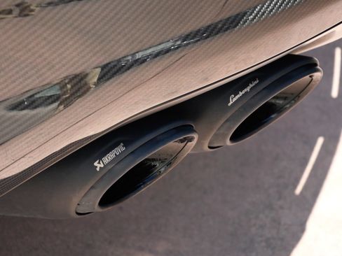 Used 2024 Lamborghini Urus Performante AWD/4WD image 28