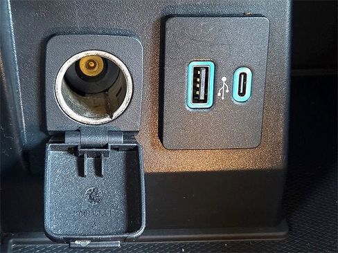 Used 2020 Ford Explorer XLT w/ Equipment Group 202A image 22