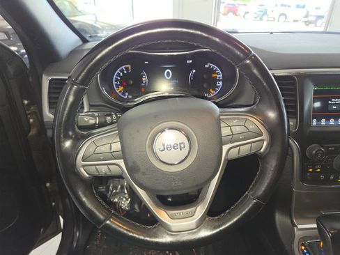 Used 2021 Jeep Grand Cherokee Laredo AWD/4WD image 35